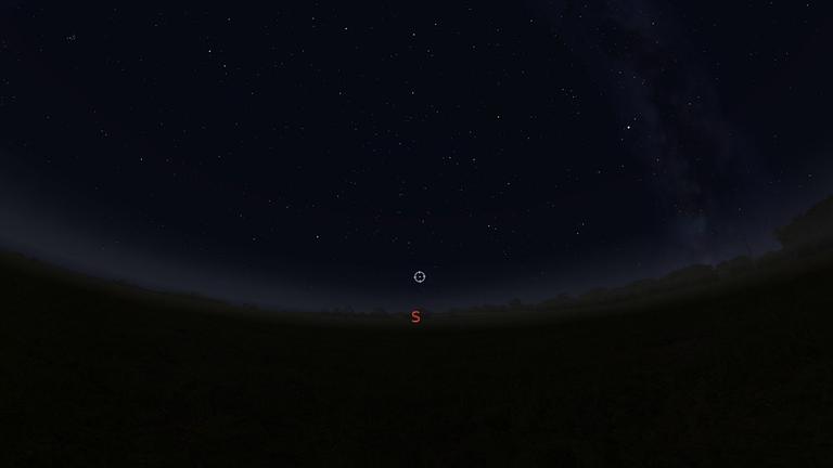 Der Stern Fomalhaut im Südlichen Fisch gehört zu den 20 hellsten Sternen am Himmel, erscheint bei uns wegen seiner geringen Höhe aber nicht so hell wie etwa der Stern Atair im Adler weiter rechts