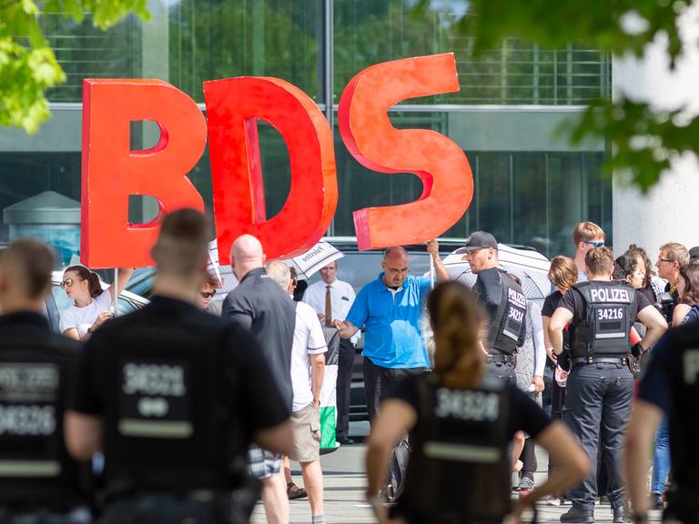 Protest von der Kampagne Boycott, Divestment and Sanctions (BDS) in Berlin.