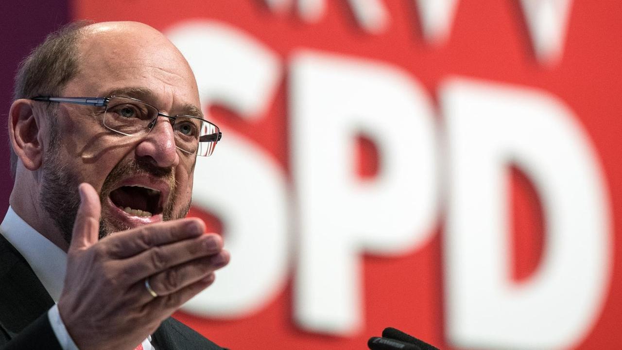 Der SPD-Vorsitzende Martin Schulz spricht am 10.06.2017 auf dem Außerordentlichen Parteitag seiner Partei in der Mercator-Halle in Duisburg.