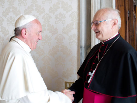 links: Papst Franziskus, rechts: Robert Zollitsch