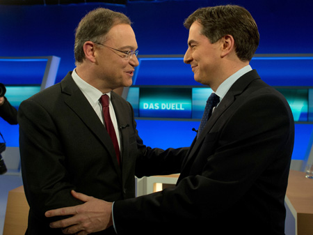 Die Spitzenkandidaten für die Landtagswahl in Niedersachsen, McAllister (rechts) und Weil