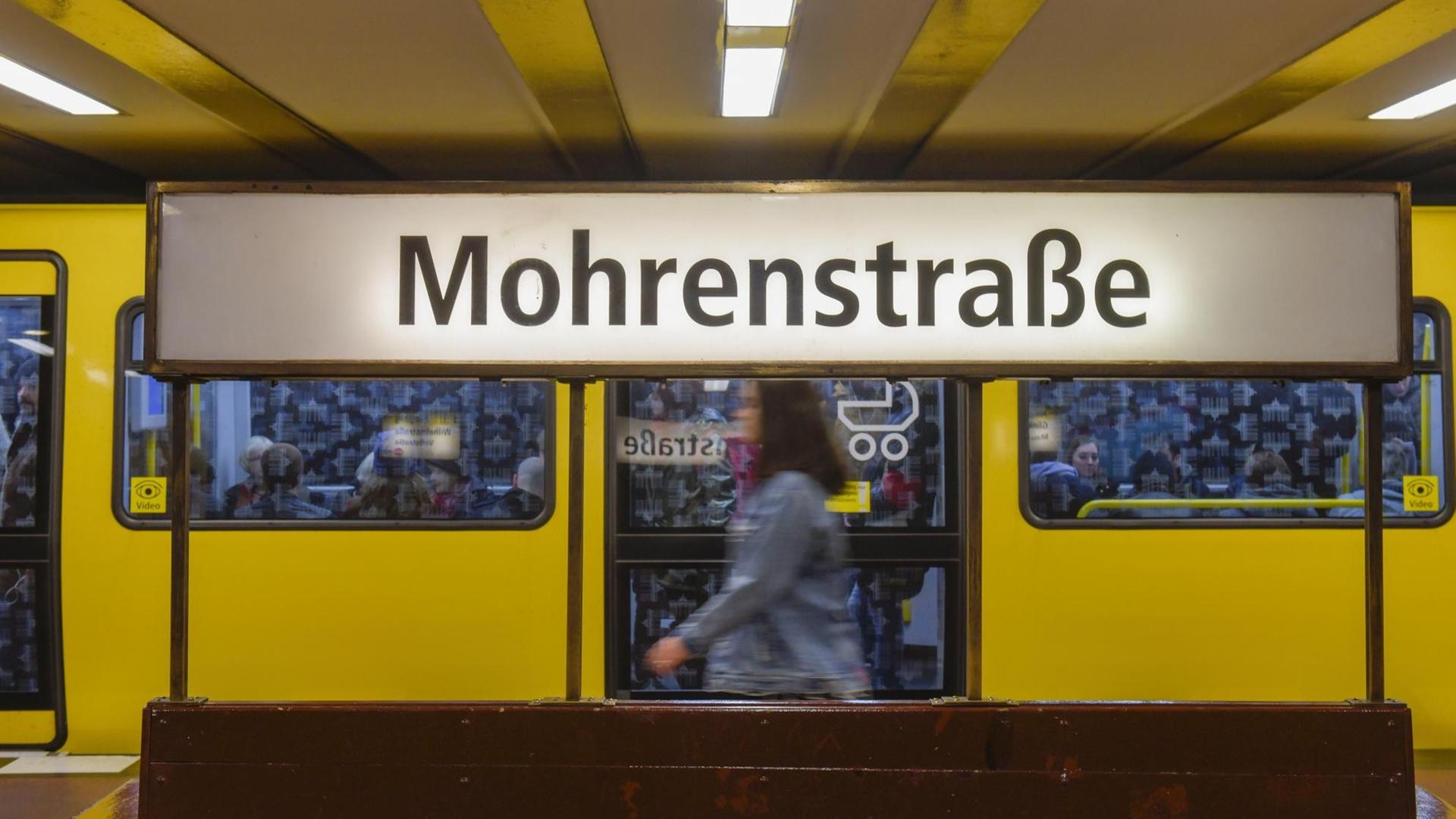 U-Bahnhof-Schild "Mohrenstraße"