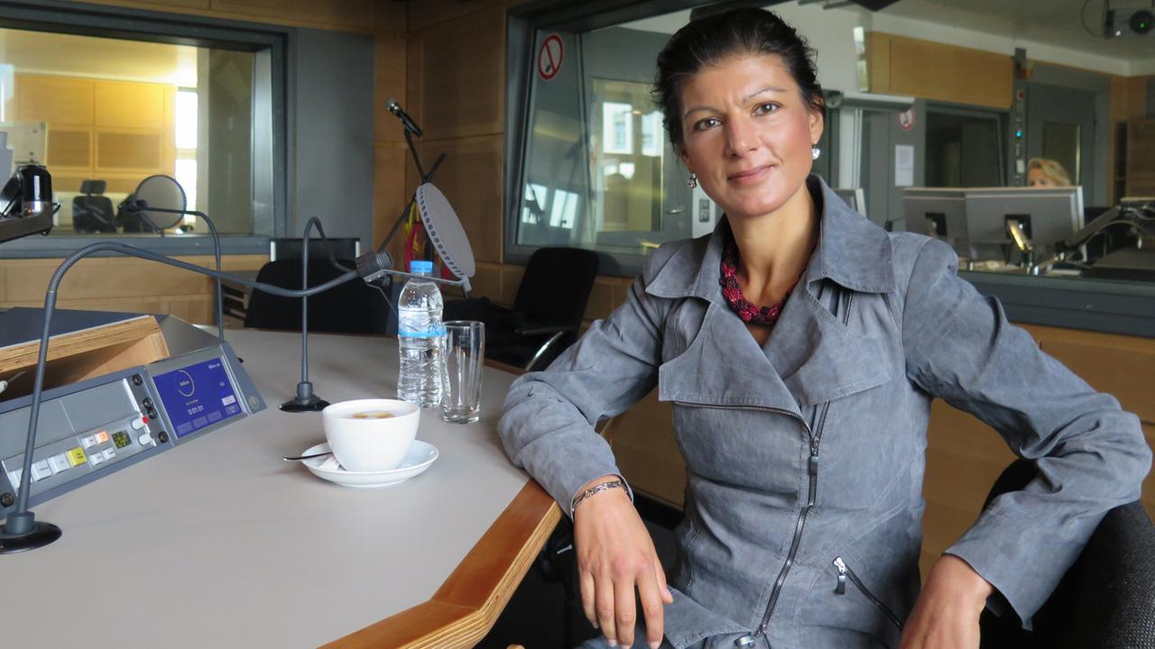Die Linken-Politikerin Sahra Wagenknecht im Studio von Deutschlandradio Kultur.