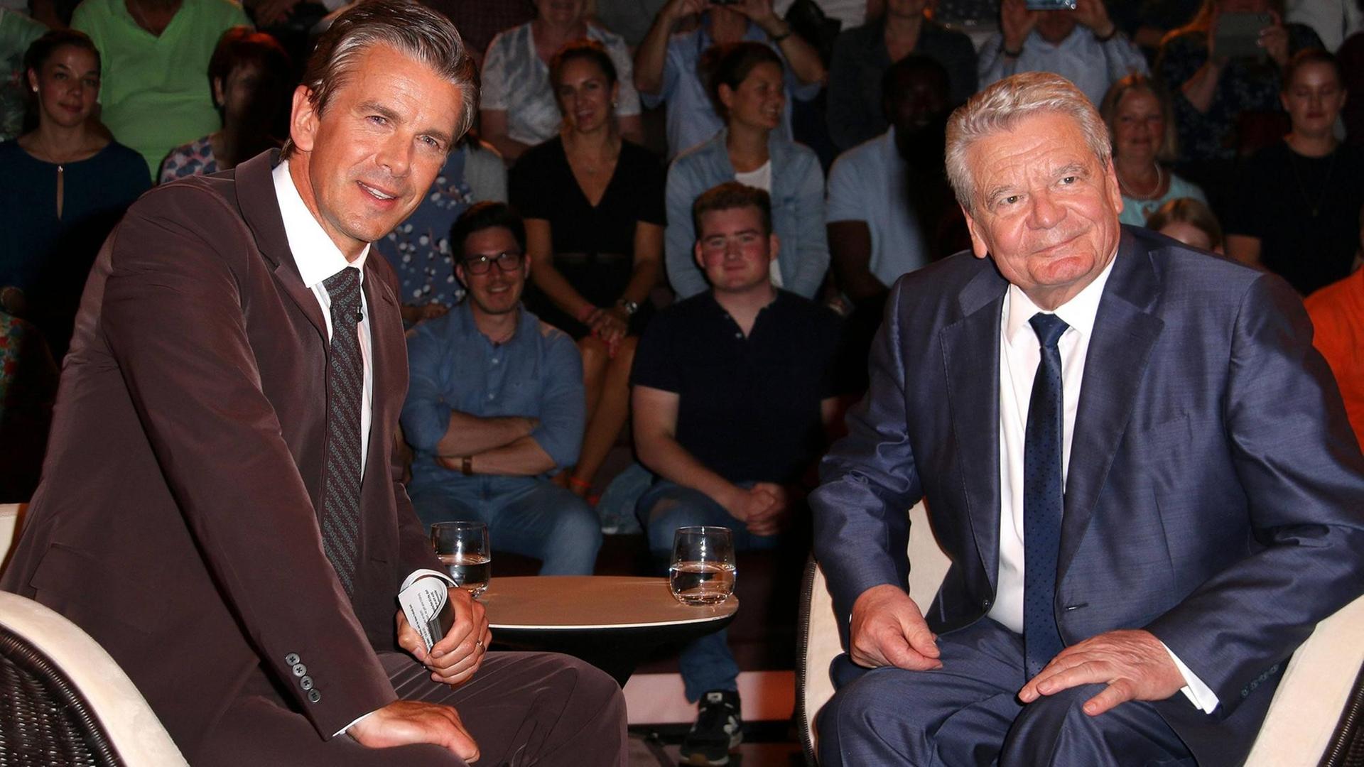 Markus Lanz mit Joachim Gauck in der Talkshow "Markus Lanz" am 19.06.2019 in Hamburg