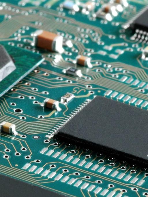Nahaufnahme eines Mikrochips.