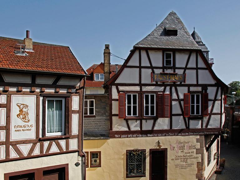 Das Dr.-Faust-Haus in Bad Kreuznach, erbaut im Jahr 1507: Es war die Heimat von Johann Georg Faust, dem Alchimisten, auf dem das Faust-Märchen beruhen soll.