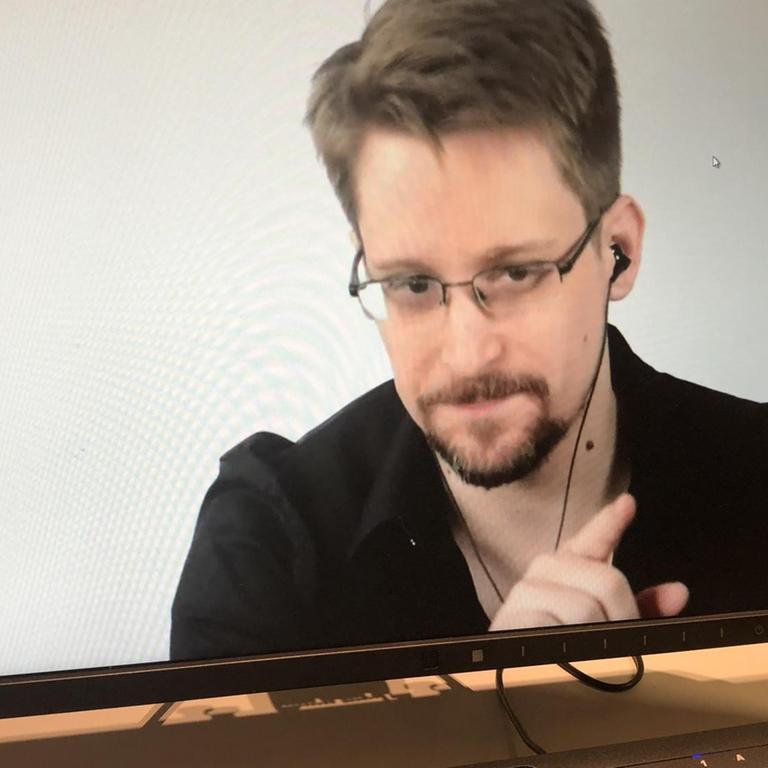 US-Whistleblower Edward Snowden im Gespräch mit dem Deutschlandradio