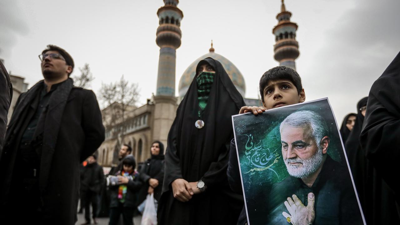 Iraner nehmen an einer Anti-USA-Kundgebung teil, um gegen die Ermordung des iranischen Militärkommandanten Qasem Soleimani und des irakischen Paramilitärchefs Abu Mahdi al-Muhandis zu protestieren.