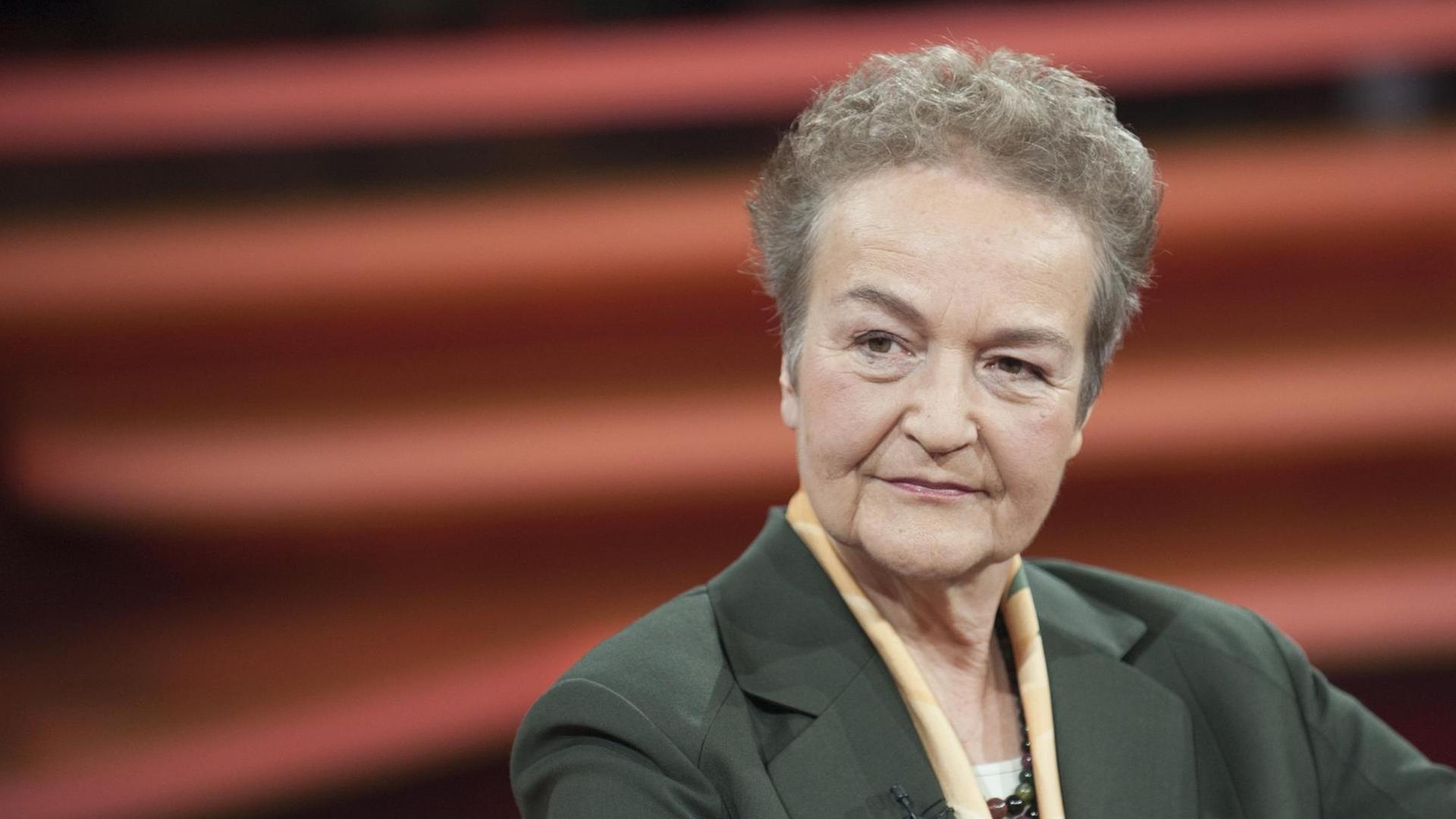 Herta Däubler-Gmelin (SPD), ehemalige Bundesjustizministerin, in der ARD-Talkreihe Günther Jauch.