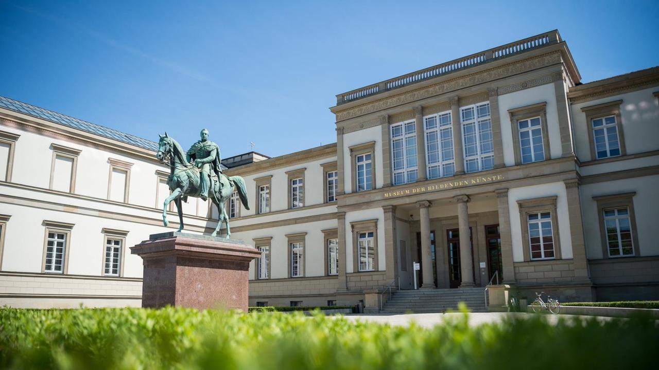 Das Gebäude der alten Staatsgalerie. Als «Museum der bildenden Künste» wird die heutige Staatsgalerie am 1. Mai 1843 eröffnet.
