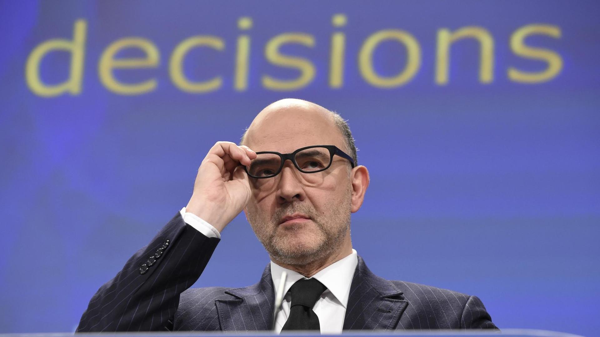 Der französische EU-Währungskommissar Pierre Moscovici gibt eine Pressekonferenz in Brüssel