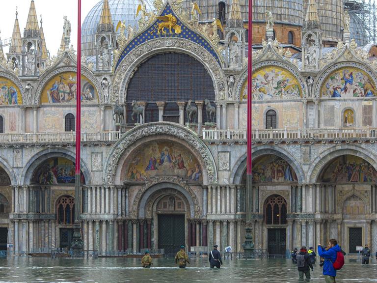 Hochwasser in Venedig: Auch der Markusdom hat Schäden abbekommen.