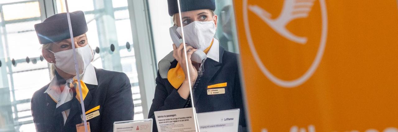 Das Foto zeigt Lufthansa-Mitarbeiterinnen.
