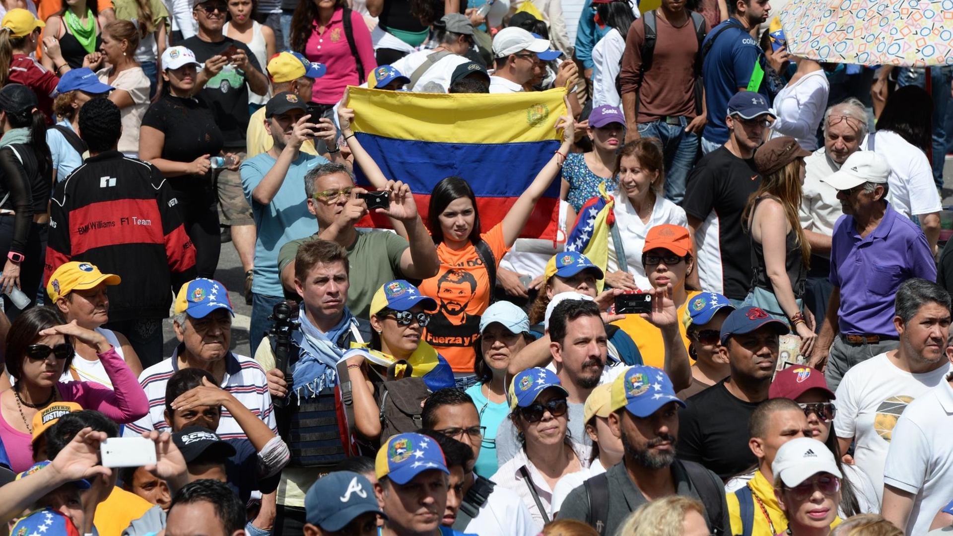 Tausende demonstrieren in Caracas im Juli 2017 gegen Präsident Nicolas Maduro.
