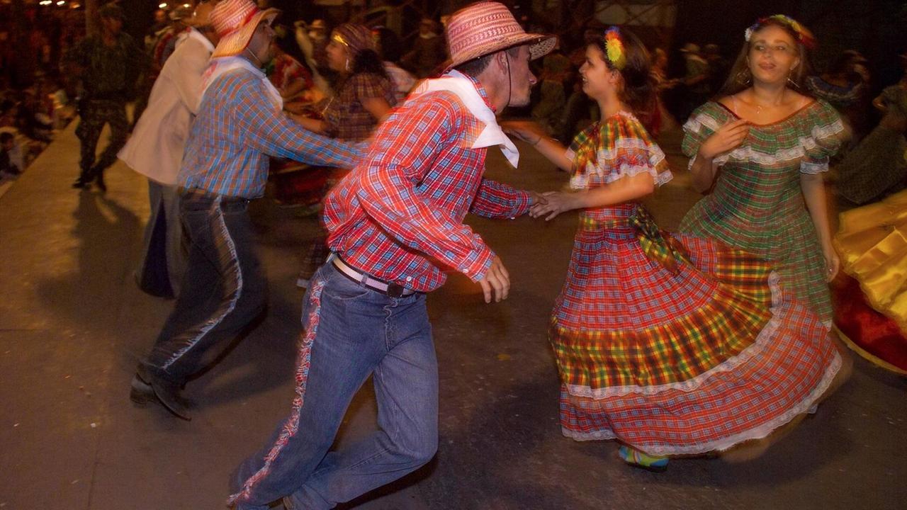 Forró: Typischer Folkloretanz für die Johannesfeste, die um den 21. Juni stattfinden