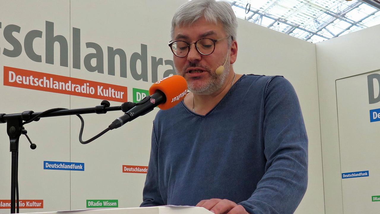 Der russische Schriftsteller Evgenij Vodolazkin beim Bücherfrühling 2016 von Deutschlandradio Kultur auf der Leipziger Buchmesse