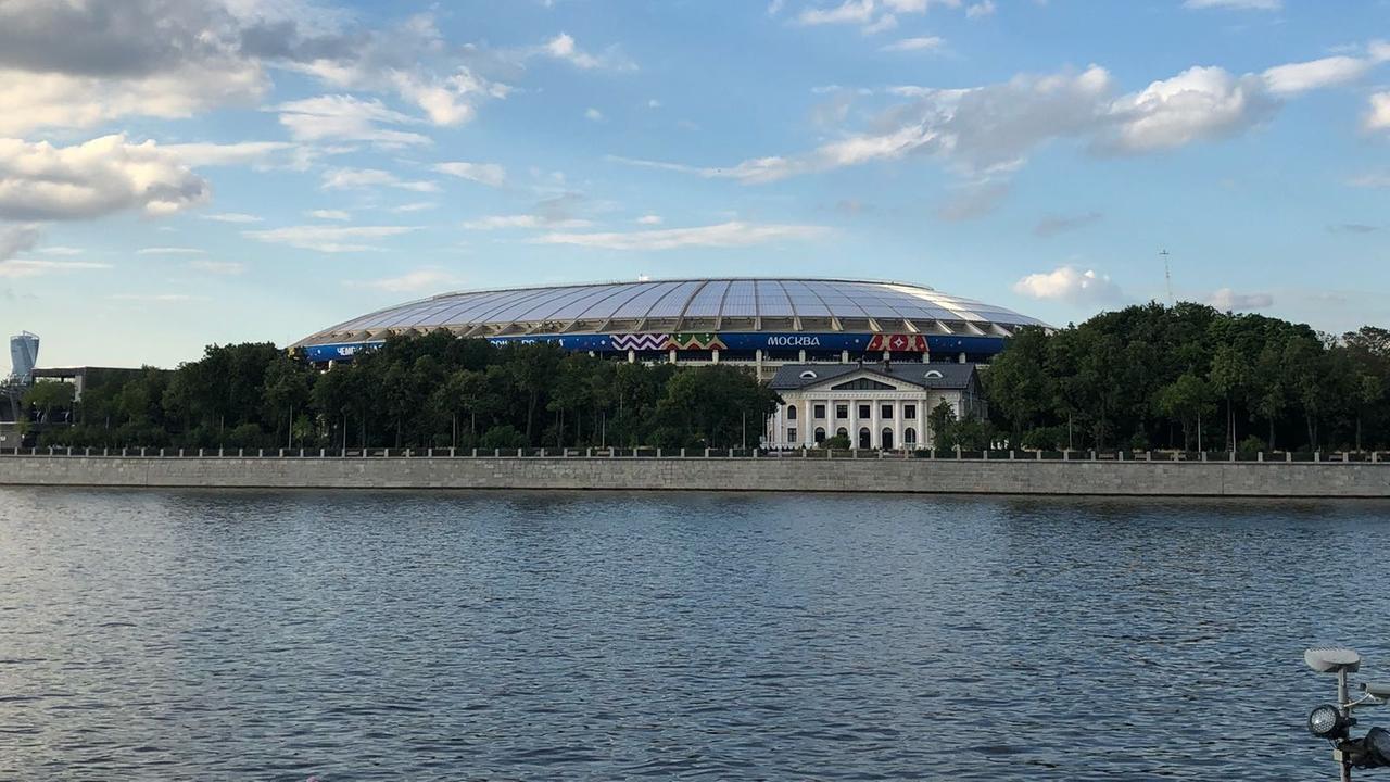 Das Luschniki-Stadion in Moskau direkt an der Moskwa