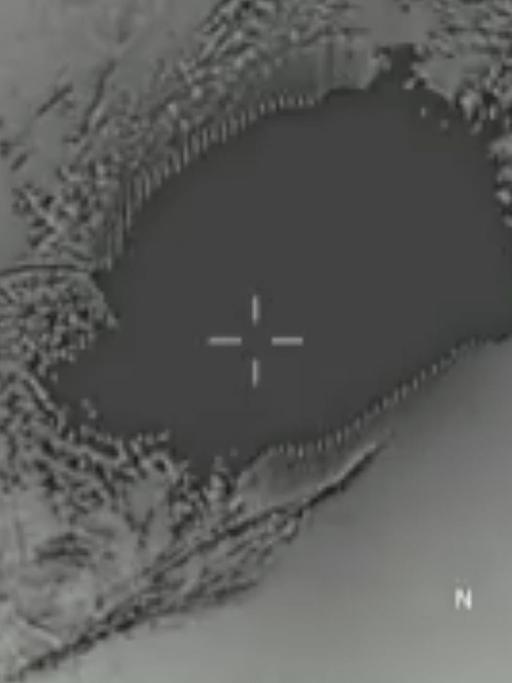 Das Standbild aus einem Video des US-Verteidigungsministeriums soll die Detonation eines US-Bombenangriffs auf eine IS-Stellung in Afghanistan zeigen (14.4.17)