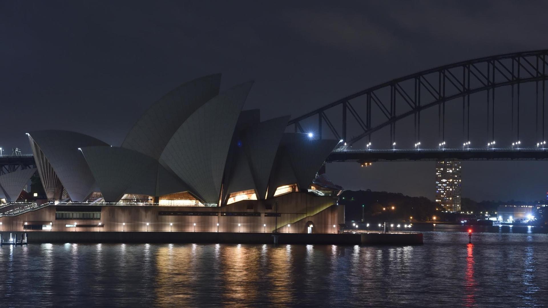 Earth Hour - Vielerorts wird die Beleuchtung eine Stunde lang abgeschaltet - Zeichen für Klima- und Umweltschutz