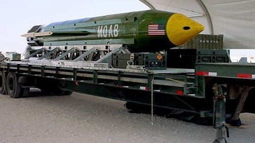 Sie gilt als größte konventionelle Bombe überhaupt: der Typ GBU-43/B, hier auf einem von der Eglin Air Force Base zur verfügung gestellten Bild