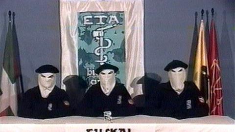 Die baskische Terror-Organisation ETA bietet per Video einen unbefristeten Waffenstillstand an.