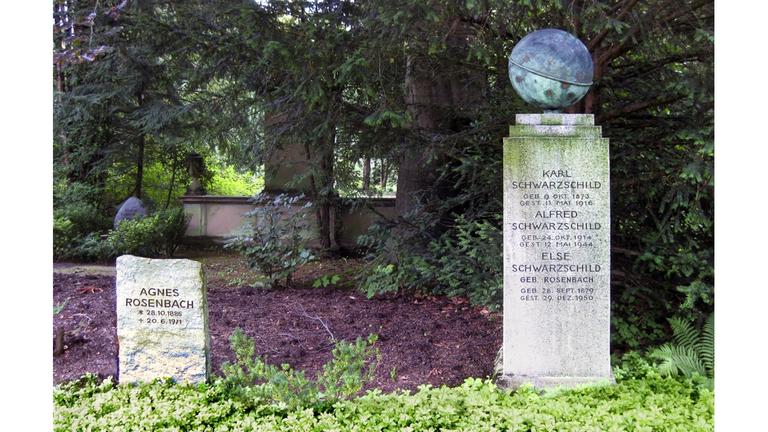 Das Grab der Familie Schwarzschild auf dem Stadtfriedhof in Göttingen
