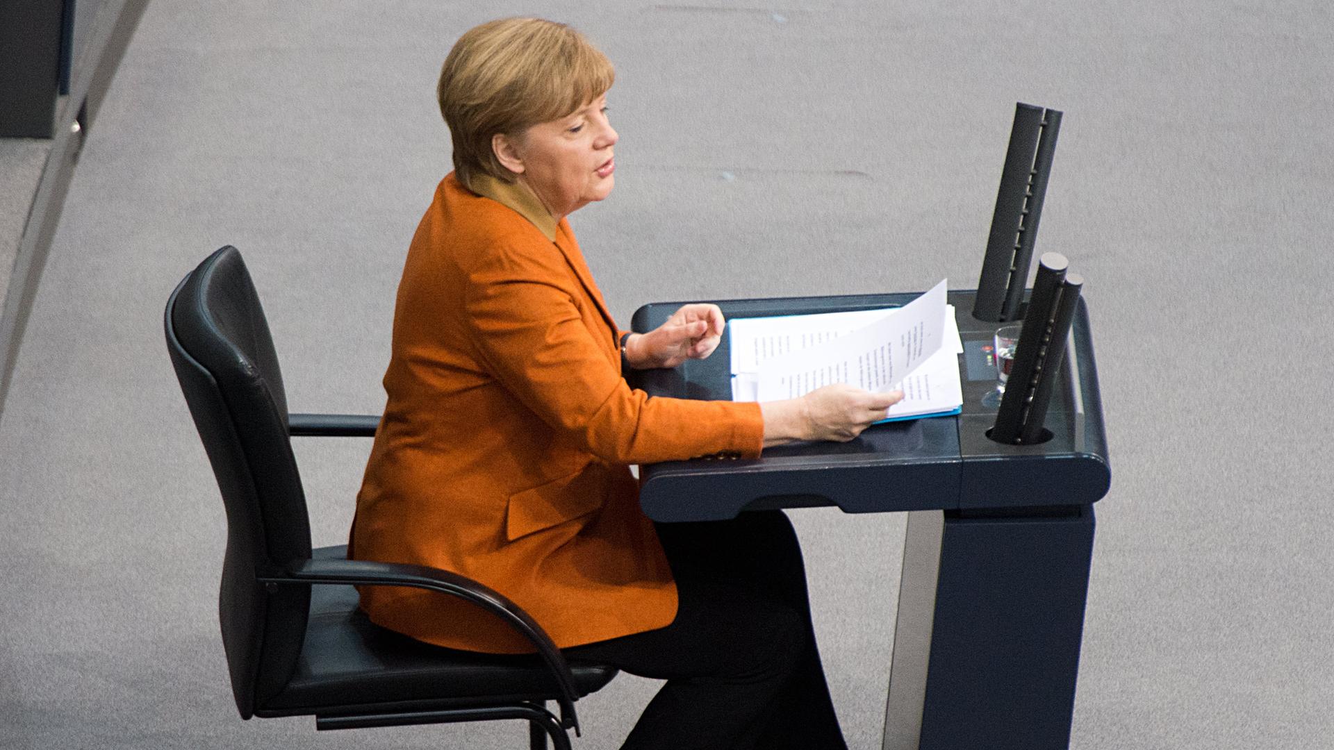 Angela Merkel verliest ihre Regierungserklärung.