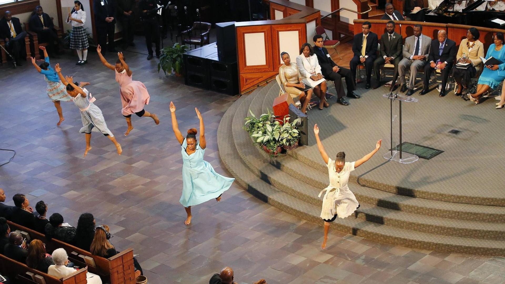 Tanzperformance im Gedenkgottestdienst für Martin Luther King in dessen früherer Wirkungsstätte, der Ebenezer Baptist Church in Atlanta