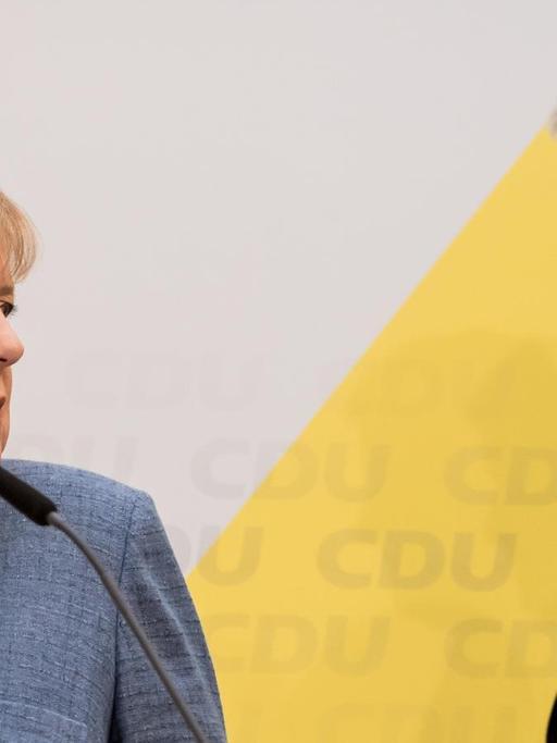 Bundeskanzlerin Angela Merkel (CDU) und Bayerns Ministerpräsident Horst Seehofer (CSU) kommen am 09.10.2017 in Berlin zur gemeinsamen Pressekonferenz im Konrad-Adenauer-Haus.