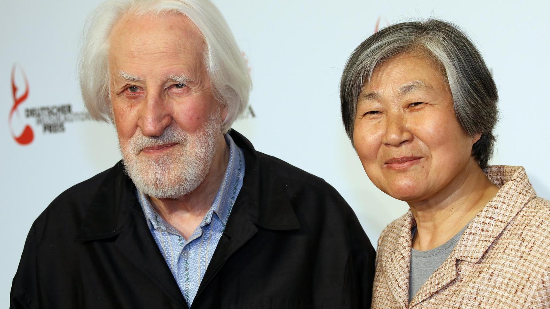 Die koreanische Komponistin Younghi Pagh-Paan (rechts) und ihr Mann der Komponist Klaus Huber beim Deutschen Musikautorenpreis 2013