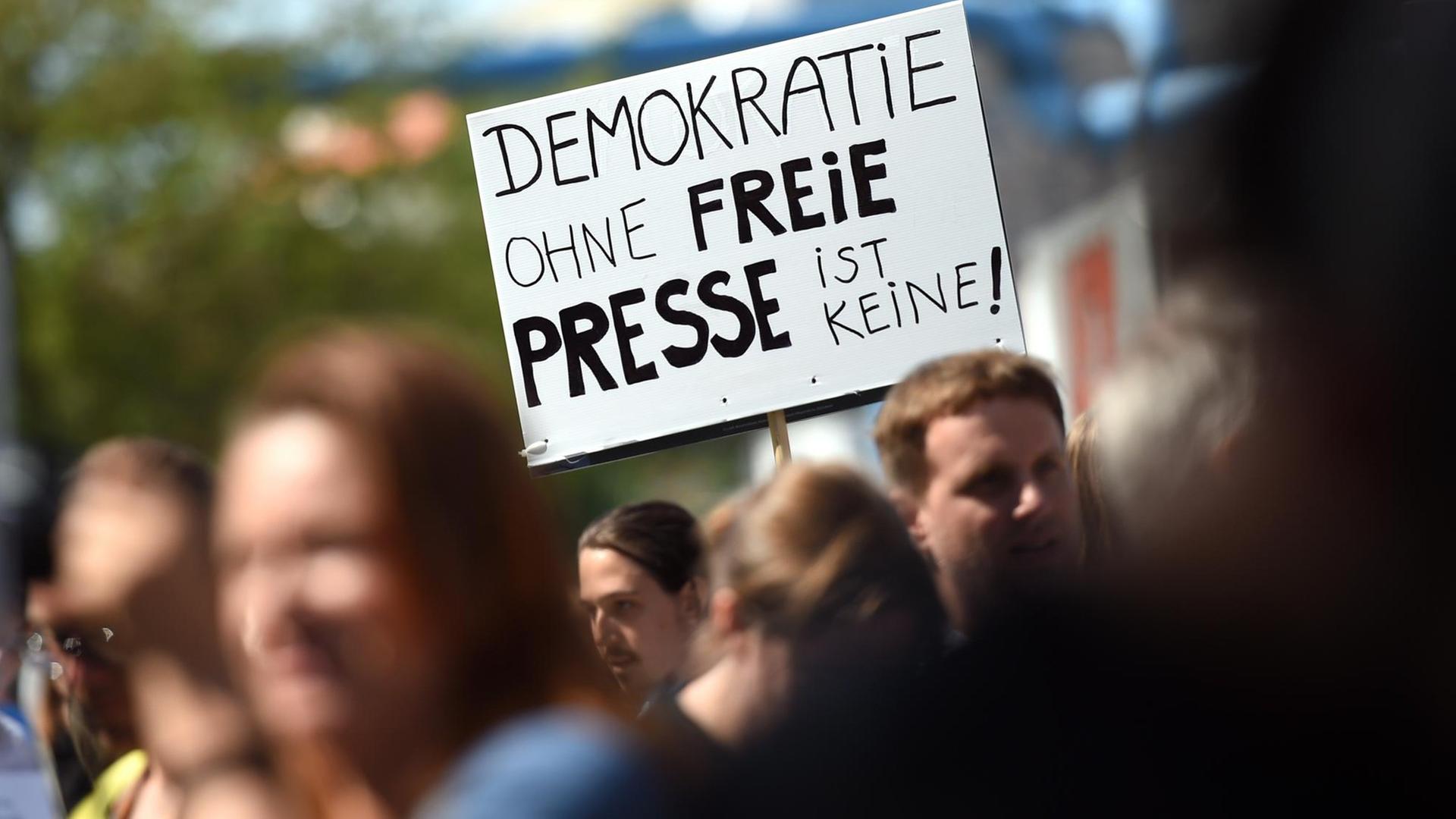 Demonstrieren für die Pressefreiheit: Unterstützer des Blogs "Netzpolitik" in Berlin