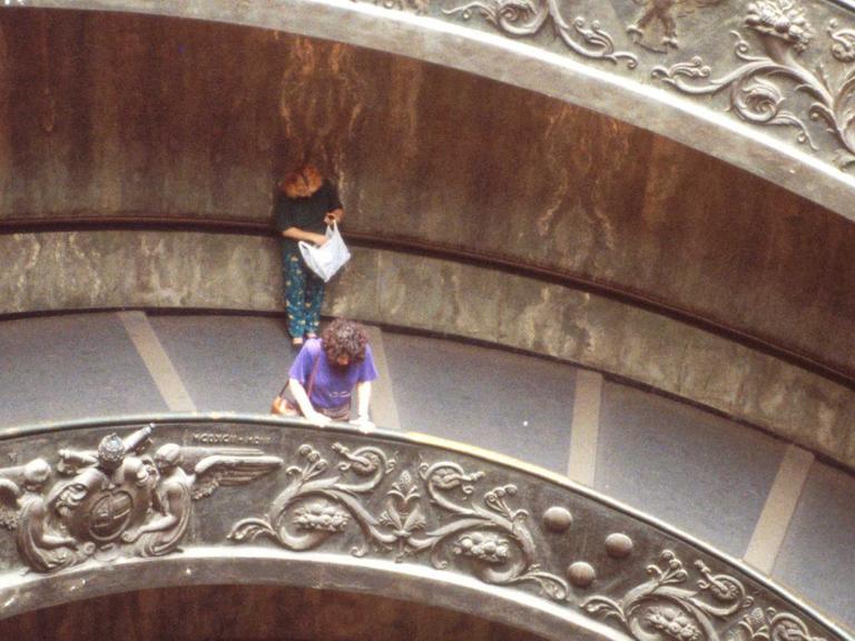 Treppenhaus in den Vatikanischen Museen in Rom, aufgenommen 2001.