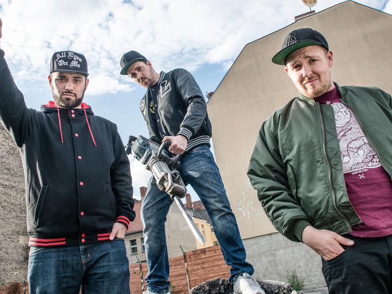 Die Hip-Hop Gruppe Antilopen Gang (undatiert). Das Plattenlabel der Toten Hosen, JKP, hat die Hip-Hop-Gruppe Antilopen Gang verpflichtet.