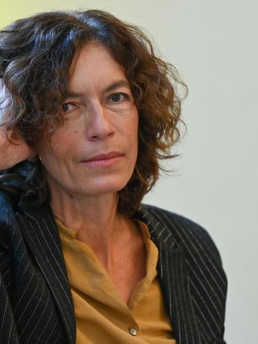 Hessen, Frankfurt/Main: Die Autorin Anne Weber ("Annette, ein Heldinnenepos") erhält den Deutschen Buchpreis 2020.