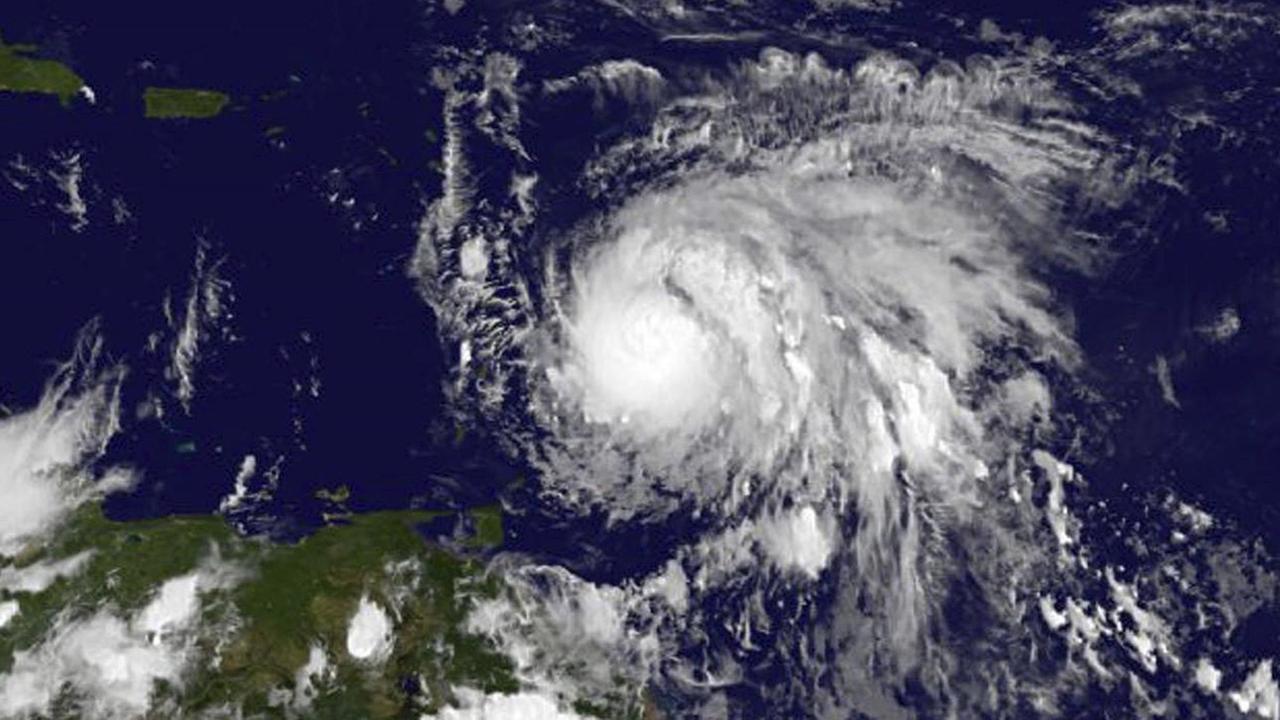 Das von der Nasa veröffentlichte Satellitenfoto zeigt Hurrikan "Maria" am 17.09. vor den Kleinen Antillen. Die französischen Karibikinseln Guadeloupe und Martinique bereiten sich auf den Durchzug des Hurrikans «Maria» vor.