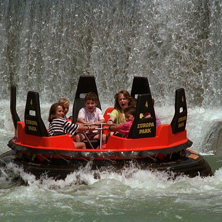 Auf einem 600 Meter langen Wildwasserkanal im Freizeitpark Rust.