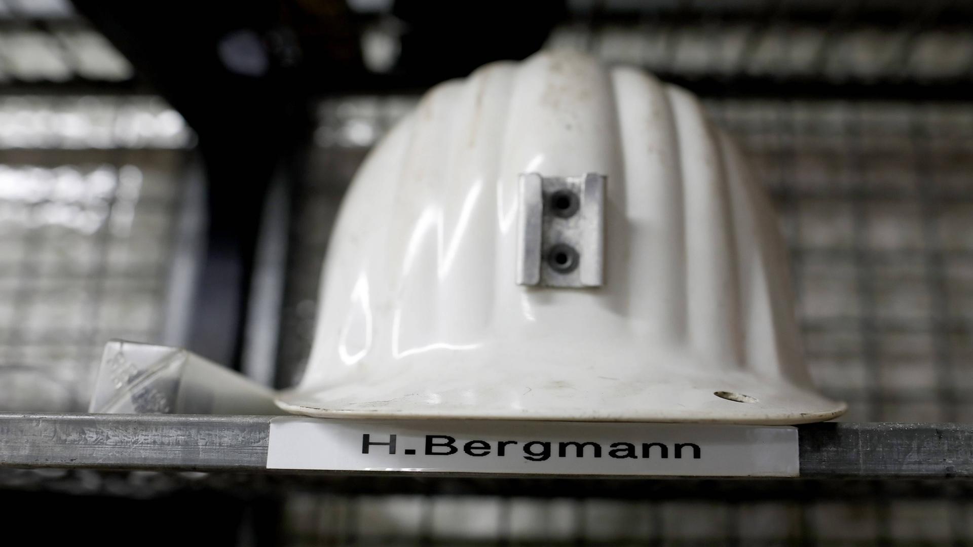 Grubenwehr-Helm von H. Bergmann im Bergwerk Prosper Haniel in Bottrop