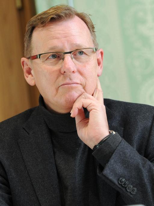 Der Thüringer Fraktionsvorsitzende der Linken, Bodo Ramelow, mit nachdenklichem Gesichtsausdruck.