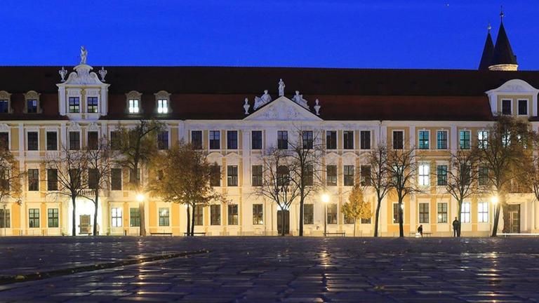 Das barocke Gebäude des Landtages von Sachsen-Anhalt am Domplatz in Magdeburg (Sachsen-Anhalt) aufgenommen am 26.10.2015. Das barocke Gebäude des Landtages von Sachsen-Anhalt am Domplatz in Magdeburg (Sachsen-Anhalt) aufgenommen am 26.10.2015.