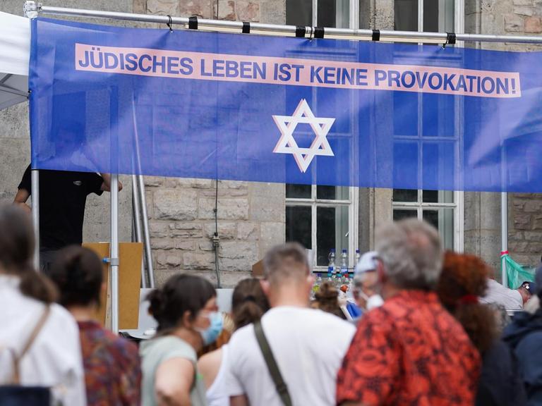 Eine Kundgebung gegen Antisemitismus in Berlin-Neukölln im Juli 2021
