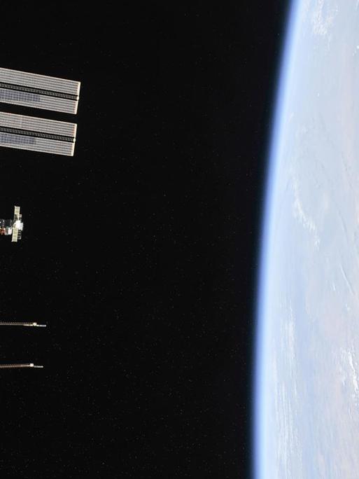 Die Internationale Raumstation ISS, aufgenommen am 04.10.2018 von der Besatzung einer Sojus-Raumfähre.