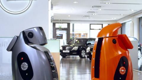 Serviceroboter des Fraunhofer-Instituts für Produktionstechnik und Automation im Berliner Opel-Center.