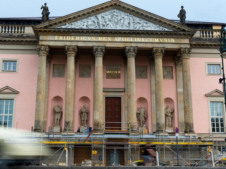 Die Außenansicht der Berliner Staatsoper, aufgenommen am 22.06.2017 in Berlin nach der Jahres-Pressekonferenz der Staatsoper zur Spielzeit 2017/2018.