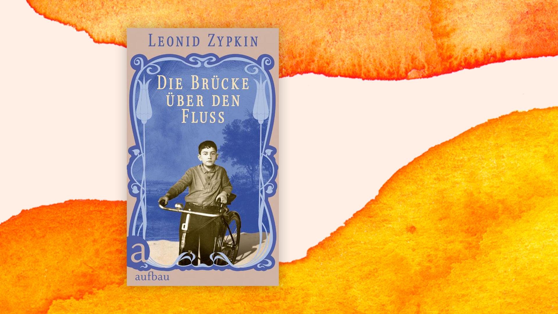 Das Covermotiv des Romans "Die Brücke über den Fluss" von Leonid Zypkin besteht aus einem ein historischen sepiafarbigem Foto eines kleinen Jungen mit einem Fahrrad vor einem Fluß.
