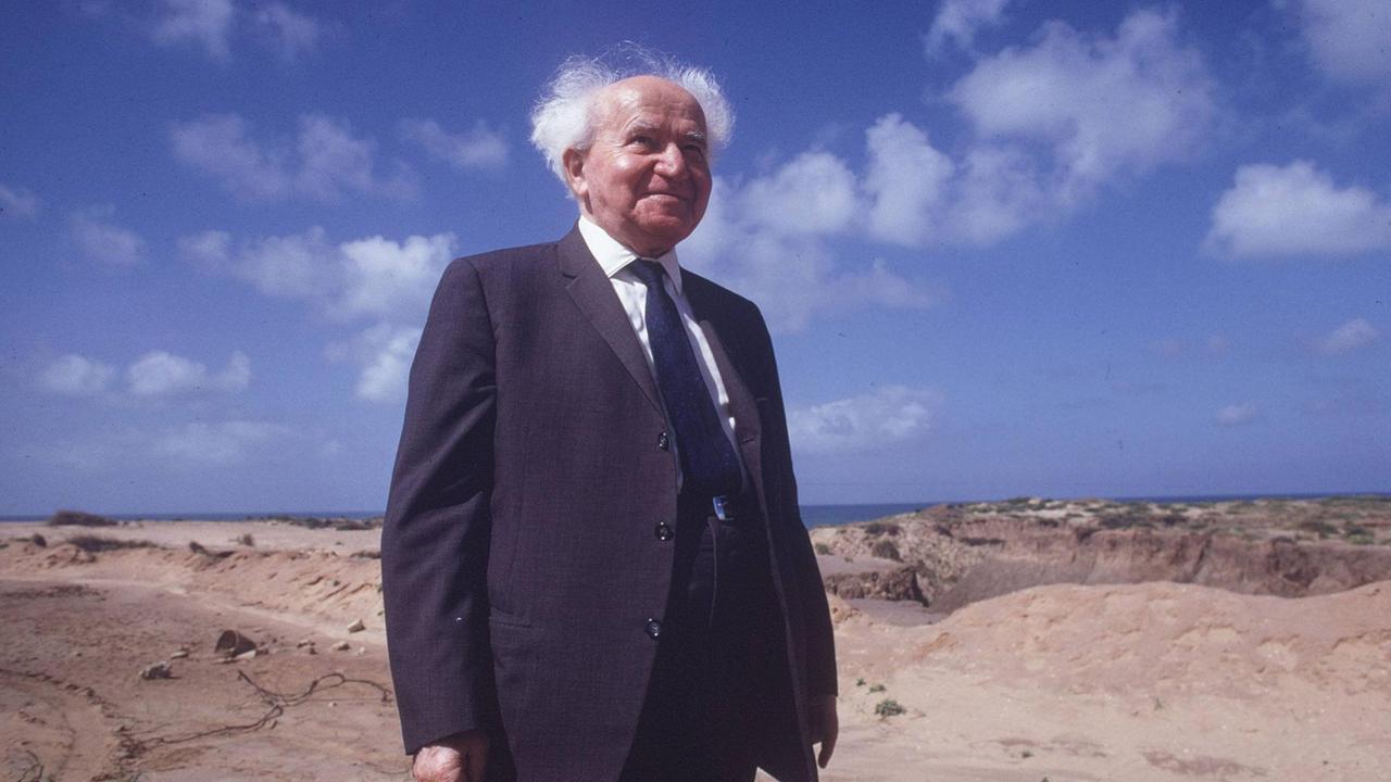 David Ben Gurion, Staatsgründer Israels, am 23.06.1967 in der Wüste Negev.