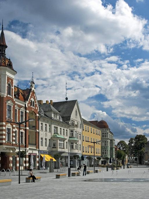 Blick über den Marktplatz von Finsterwalde, rechts ist das Rathaus zu sehen.