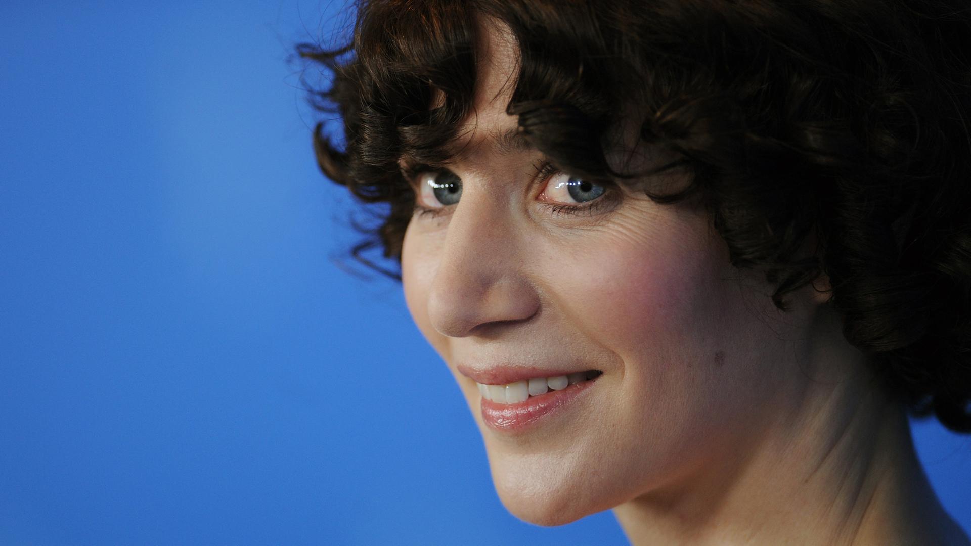 Die US-amerikanische Künstlerin, Regisseurin, Drehbuchschreiberin, Schauspielerin, Schriftstellerin und Musikerin Miranda July, aufgenommen 2011 beim Berlinale-Filmfestival in Berlin