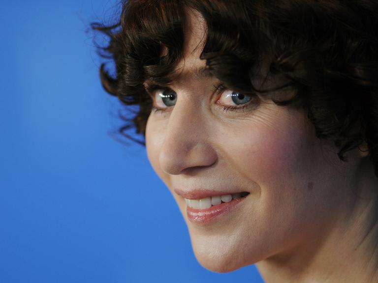 Die US-amerikanische Künstlerin, Regisseurin, Drehbuchschreiberin, Schauspielerin, Schriftstellerin und Musikerin Miranda July, aufgenommen 2011 beim Berlinale-Filmfestival in Berlin
