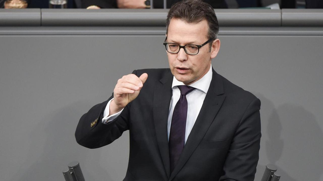 22.03.2018, Berlin: Otto Fricke (FDP) spricht im Deutschen Bundestag zu den Abgeordneten.