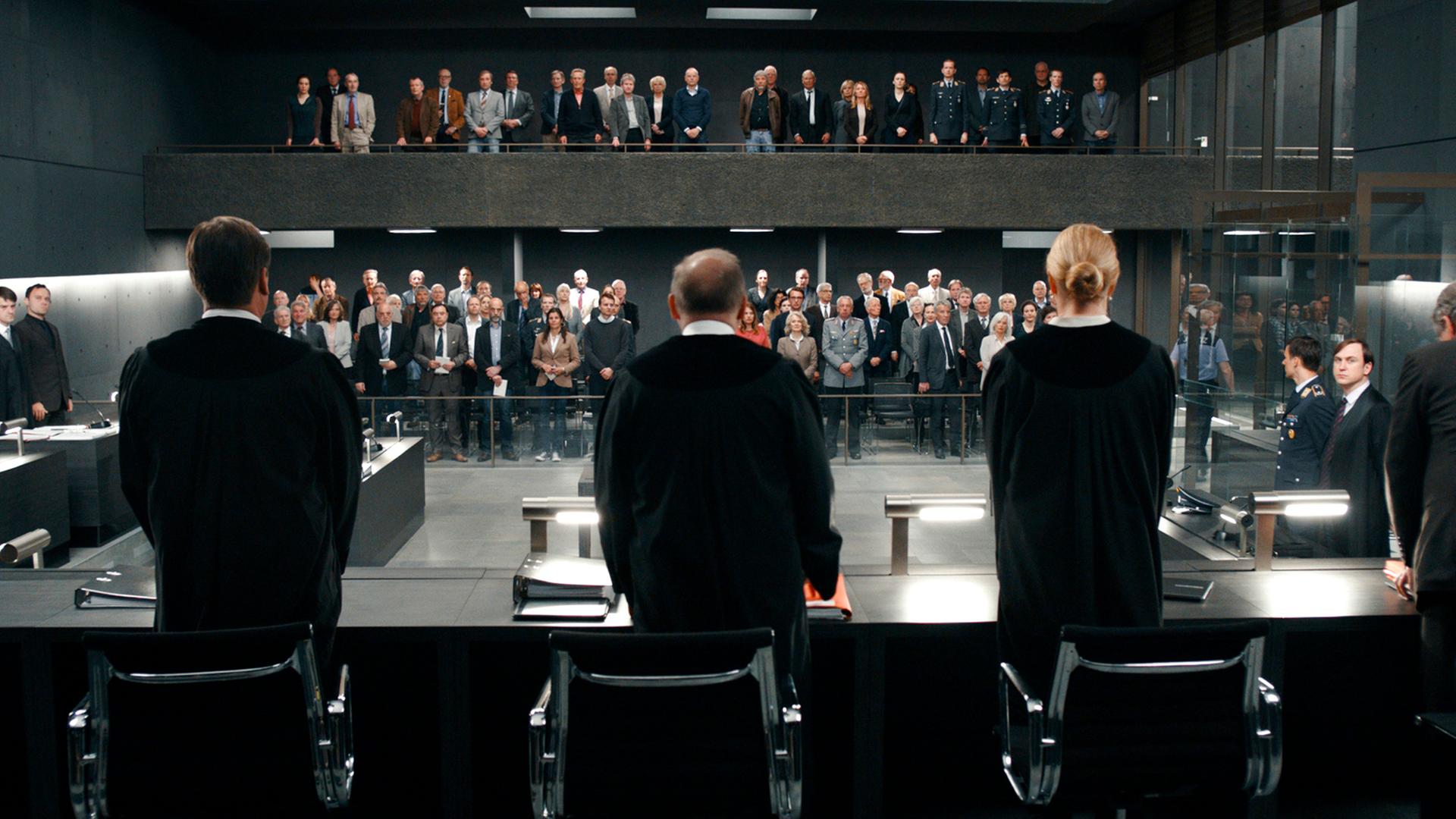 Die große Strafkammer des Schwurgerichts Berlin verhandelt den "Fall Lars Koch" in dem TV-Film "Terror - Ihr Urteil", der am 17.10.2016 im "Ersten" gezeigt wird.